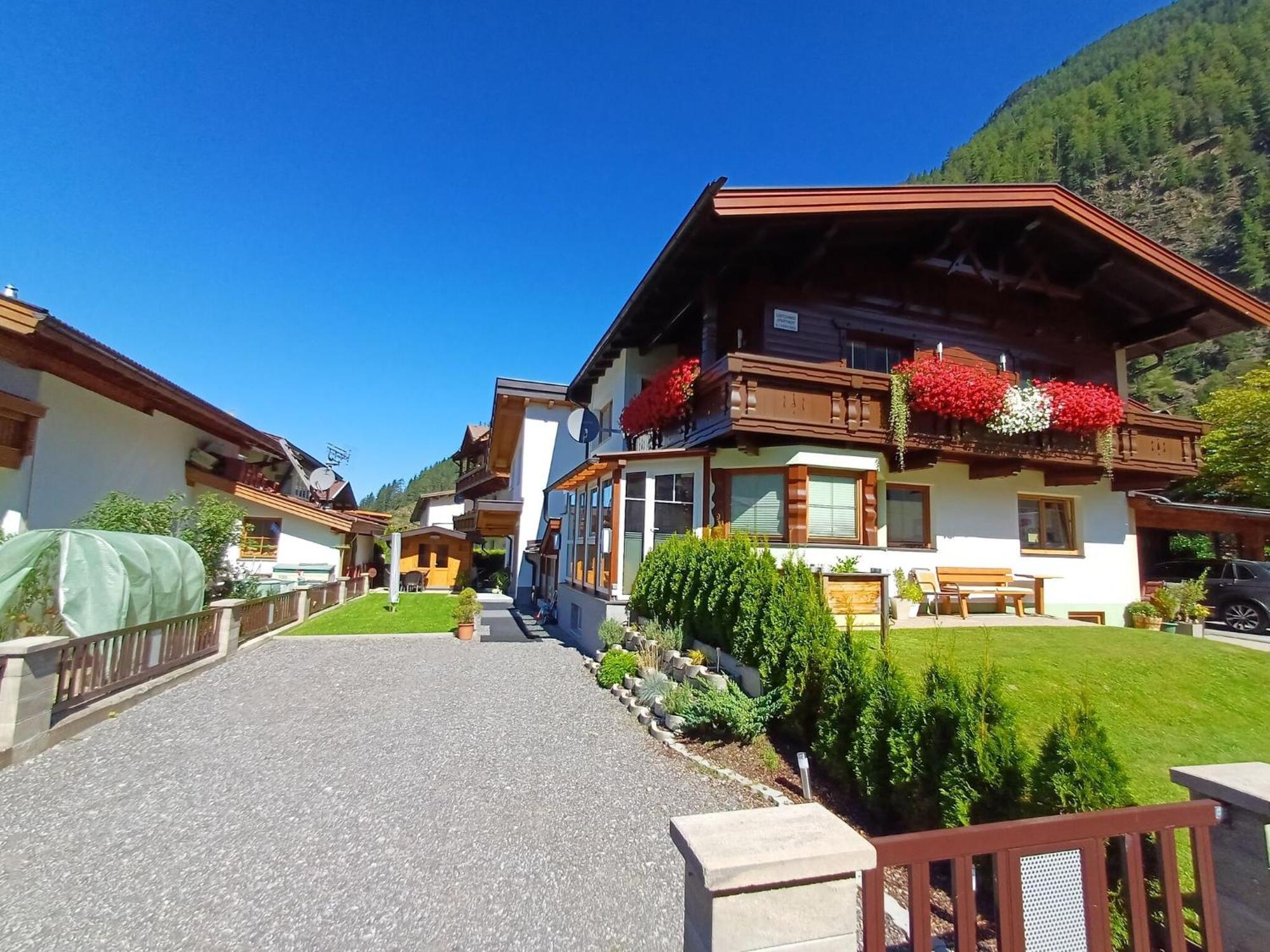 Modern Apartment In Langenfeld Near Ski Area Eksteriør bilde