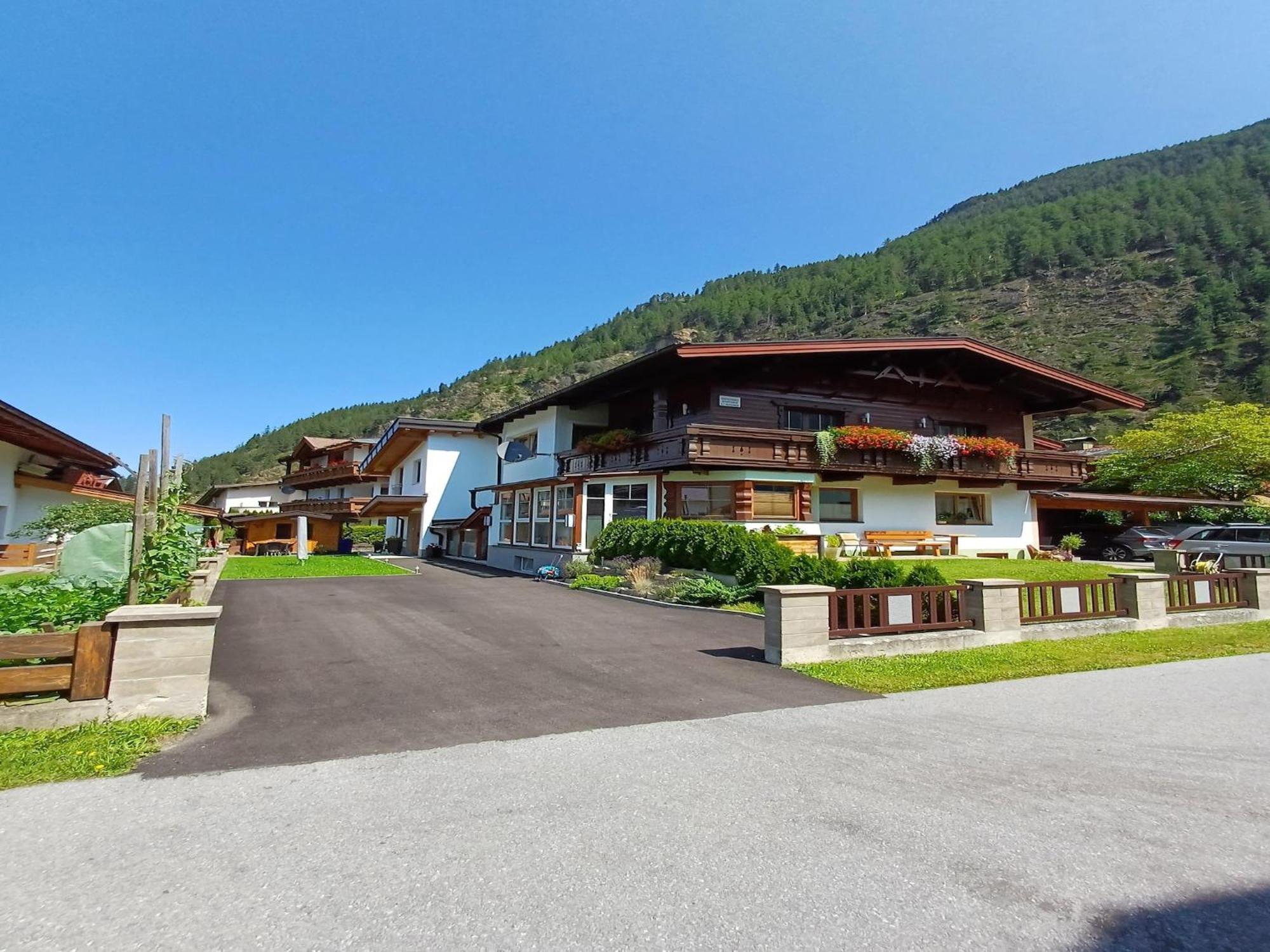 Modern Apartment In Langenfeld Near Ski Area Eksteriør bilde